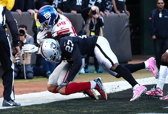 NFL: New York Giants at Oakland Raiders
