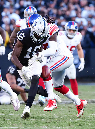 NFL: New York Giants at Oakland Raiders
