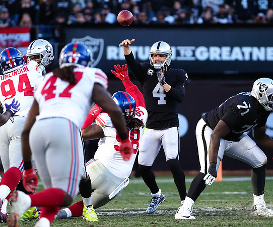 NFL: New York Giants at Oakland Raiders