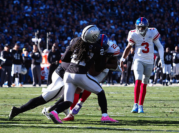 NFL: New York Giants at Oakland Raiders
