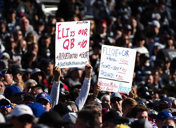 NFL: New York Giants at Oakland Raiders