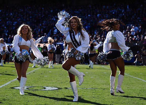 NFL: New York Giants at Oakland Raiders