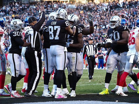 NFL: New York Giants at Oakland Raiders