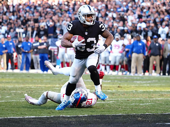 NFL: New York Giants at Oakland Raiders