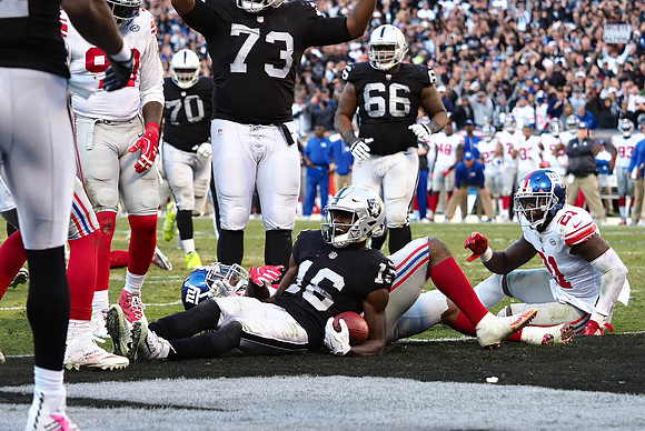 NFL: New York Giants at Oakland Raiders