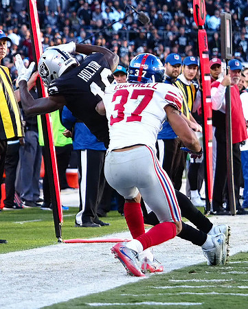 NFL: New York Giants at Oakland Raiders