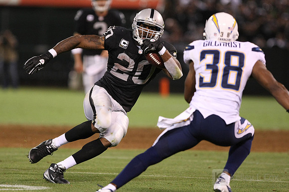 NFL: San Diego Chargers at Oakland Raiders