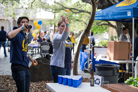 Young Alumni Hoops Party