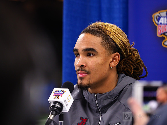 Alabama Crimson Tide quarterback Jalen Hurts (2)
