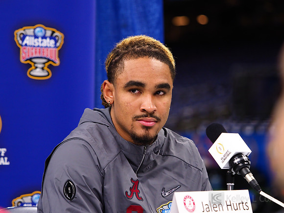 Alabama Crimson Tide quarterback Jalen Hurts (2)