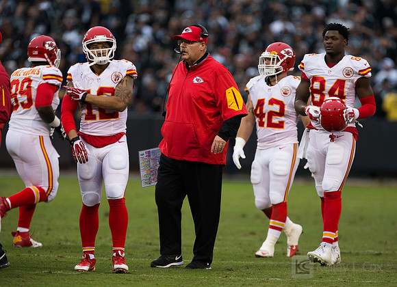 NFL: Kansas City Chiefs at Oakland Raiders