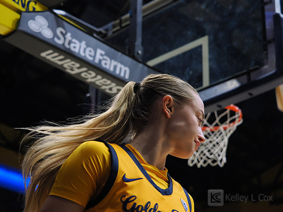 Mia Mastrov (21)