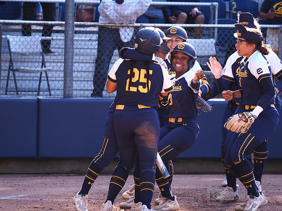 D'Asha Saiki (25), Amani Bradley (1), Team