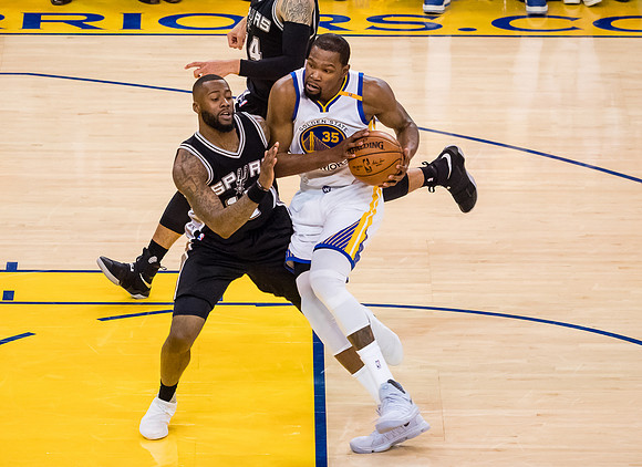 NBA: Playoffs-San Antonio Spurs at Golden State Warriors