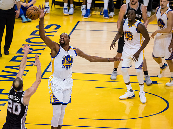 NBA: Playoffs-San Antonio Spurs at Golden State Warriors