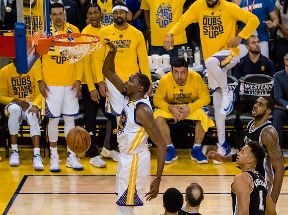 NBA: Playoffs-San Antonio Spurs at Golden State Warriors