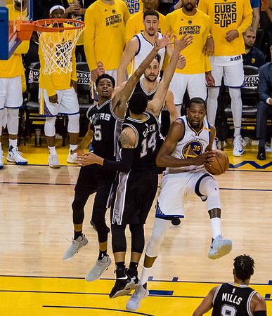 NBA: Playoffs-San Antonio Spurs at Golden State Warriors