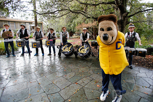 CAA: Family Hoops Party