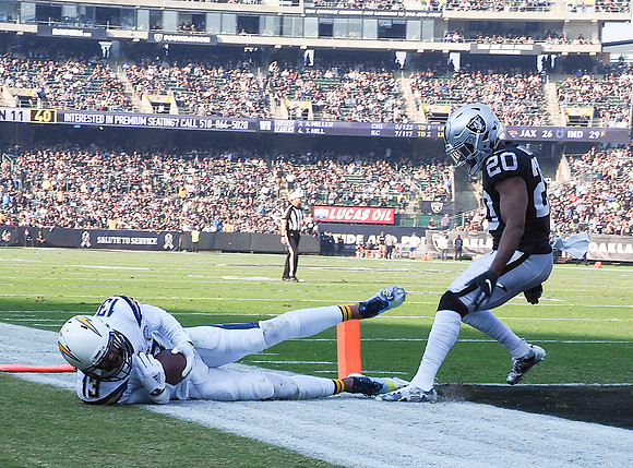 NFL: Los Angeles Chargers at Oakland Raiders