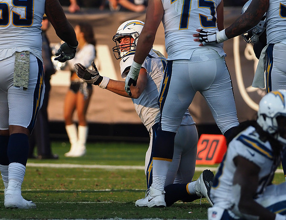 NFL: Los Angeles Chargers at Oakland Raiders