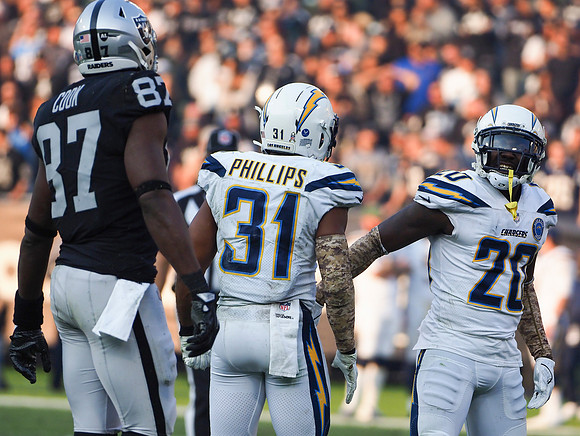 NFL: Los Angeles Chargers at Oakland Raiders