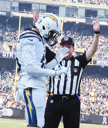 NFL: Los Angeles Chargers at Oakland Raiders
