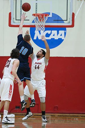 Cal State East Bay Pioneers center Darrick McIntosh (44)
