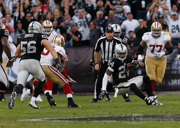 NFL: San Francisco 49ers at Oakland Raiders