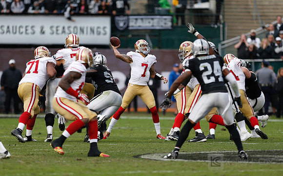 NFL: San Francisco 49ers at Oakland Raiders