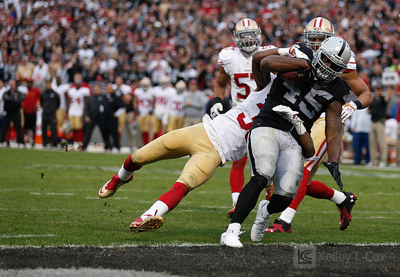 NFL: San Francisco 49ers at Oakland Raiders