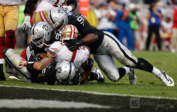 NFL: San Francisco 49ers at Oakland Raiders