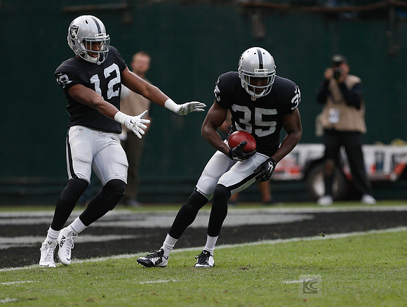 NFL: San Francisco 49ers at Oakland Raiders