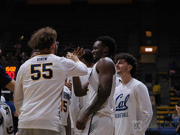 Devin Askew (55), Jalen Celestine (32)
