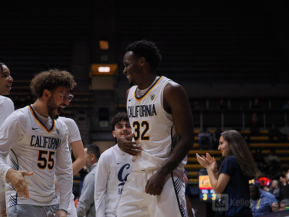 Devin Askew (55), Jalen Celestine (32)