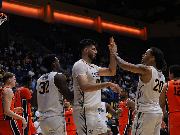 Fardaws Aimaq (00), Jaylon Tyson (20)