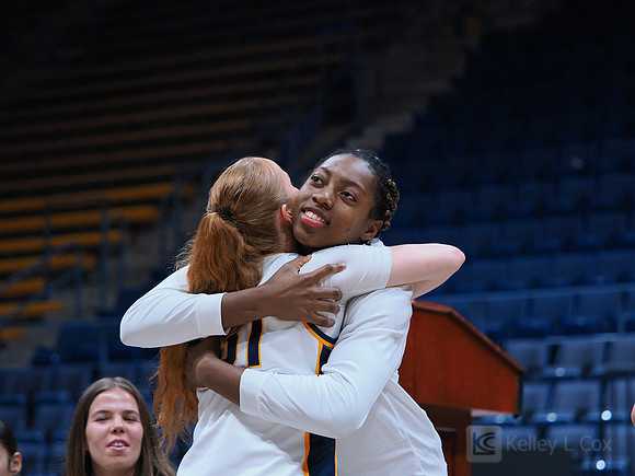 Ugonne (Michelle) Onyiah (0), Ornela Muca (31)