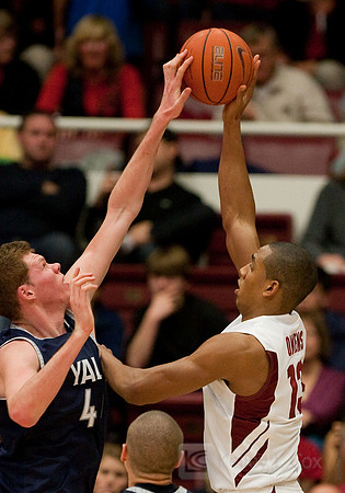 NCAA MEN'S BASKETBALL 2010 - Dec 28 - Yale at Stanford