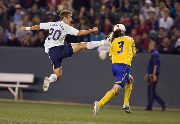 Taylor Twellman and Mattias BjŠrsmyr