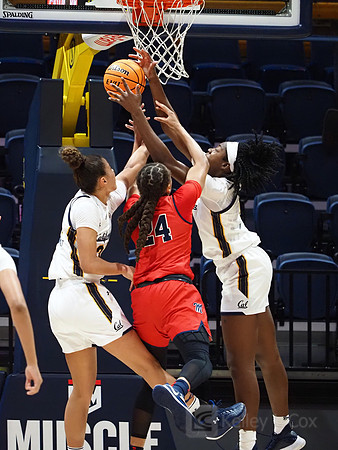 Evelien Lutje Schipholt (#24), Ugonne "Michelle" Onyiah (#0)