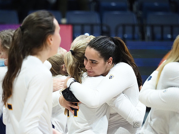 Jade Blevins (14), Deniz Milli (8)