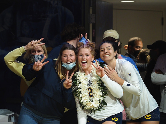 Katie Smoot (20), Sydney Lilomaiava (24)