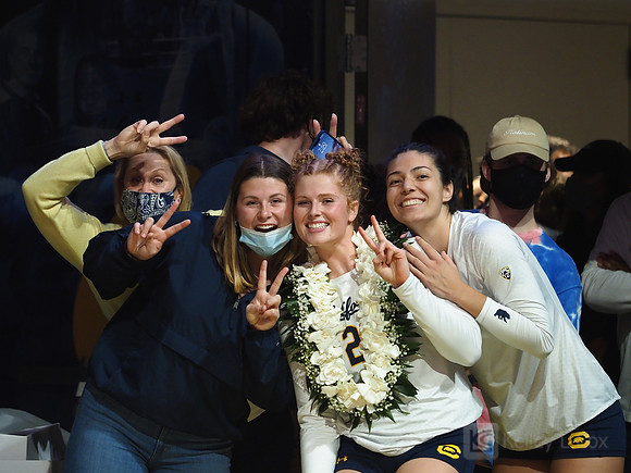 Katie Smoot (20), Sydney Lilomaiava (24)