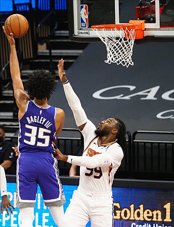 NBA: Phoenix Suns at Sacramento Kings