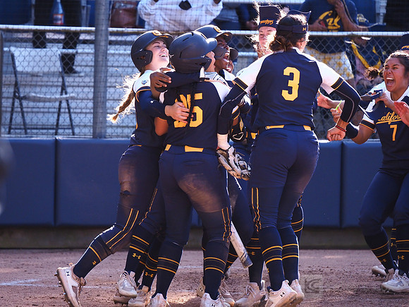 D'Asha Saiki (25), Amani Bradley (1), Team
