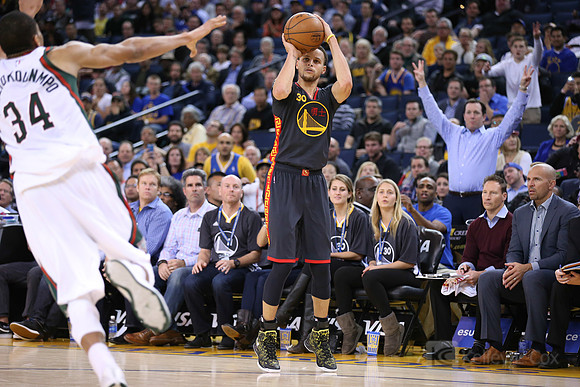 NBA: Milwaukee Bucks at Golden State Warriors
