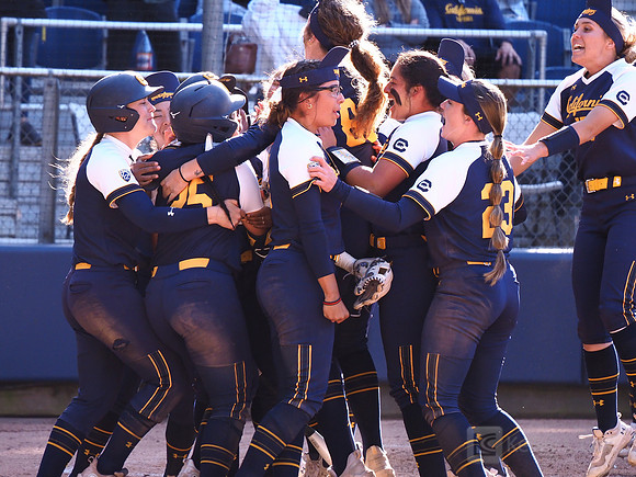 D'Asha Saiki (25), Amani Bradley (1), Team