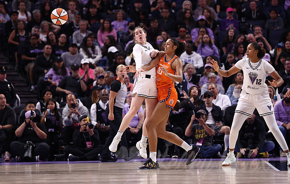 WNBA: Connecticut Sun at Golden State Valkyries