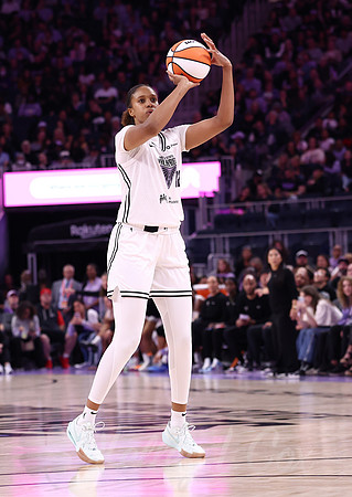 WNBA: Connecticut Sun at Golden State Valkyries
