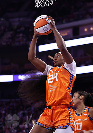 WNBA: Connecticut Sun at Golden State Valkyries