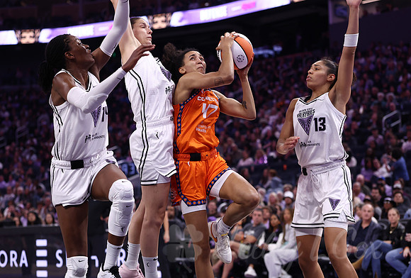 WNBA: Connecticut Sun at Golden State Valkyries